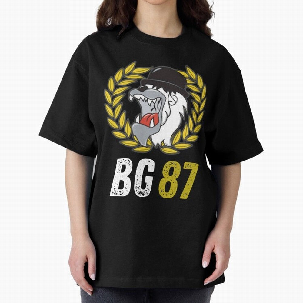 Mala Suerte 87 (Hinchas Del Lyon) Camiseta Esencial Oversized T-Shirt Create FIFA World Cup 2026 for Fans of Messi, Neymar and Mbappe and Spain, Bringing Championship Spirit, Famous Goals, Roaring Crowds and International Football Unity; Great for