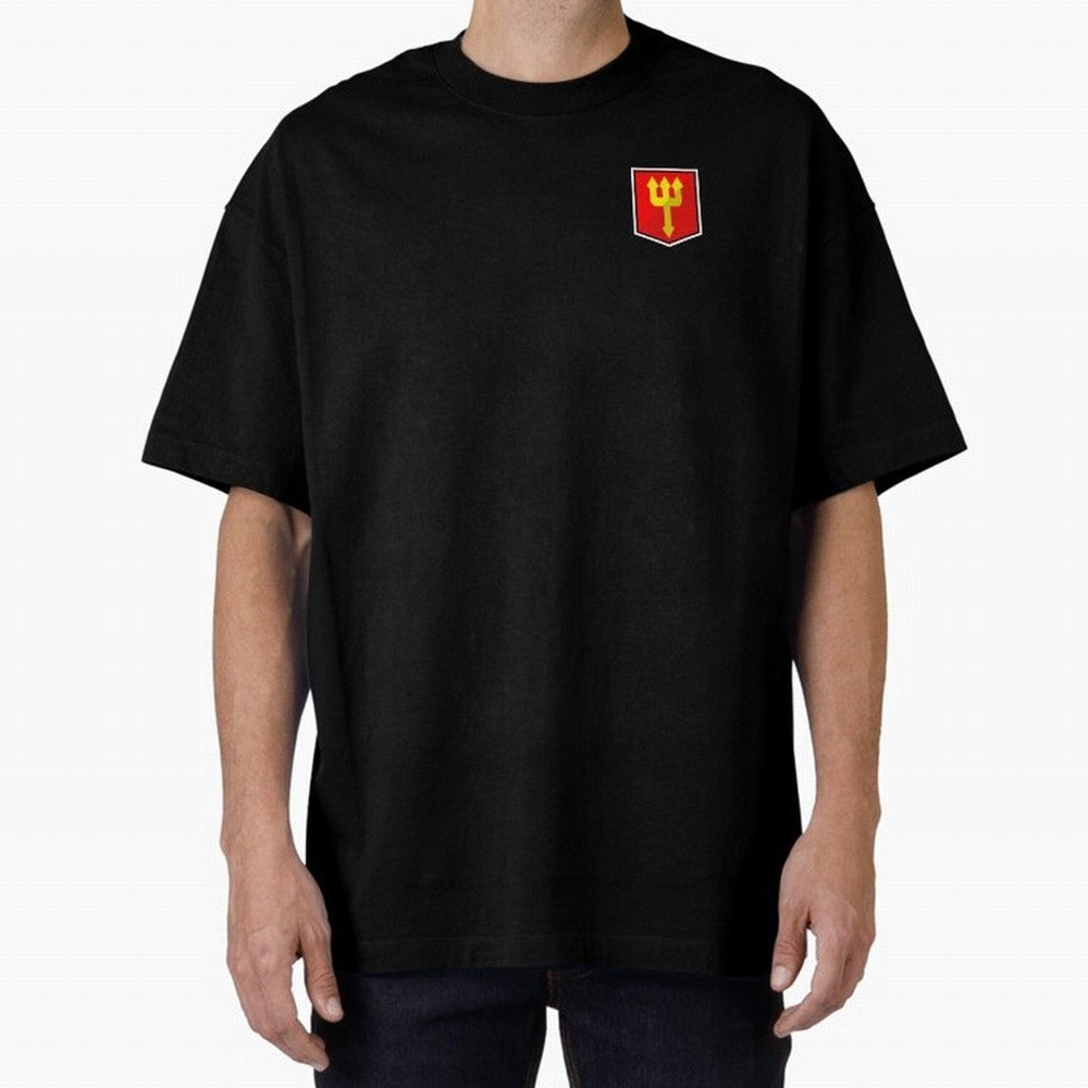 Simple Badge Design Manchester United - The Red Devils Trident Oversized T-Shirt Elevate Match Day Hype around FIFA World Cup 2026 Group Stage, Mbappe, England, Stadium Memories, Football Loyalty, International Chants and Championship Tradition;