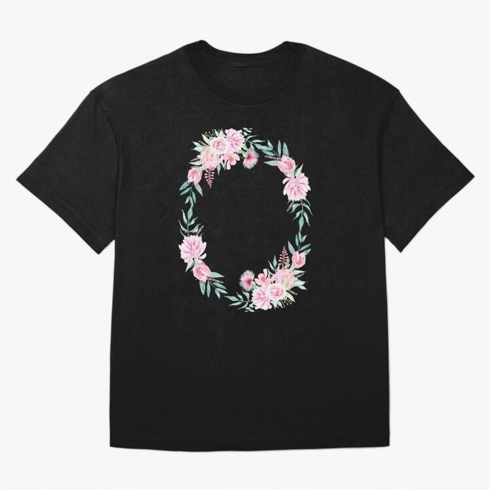 Proverbios 31:25 ¨C Est¨¢ vestida de fuerza y dignidad | Vers¨ªculo B¨ªblico Floral | Mujer de Fe Oversized T-Shirt Bring Home FIFA World Cup 2026 Group Stage Spirit, Centered on Brazil, Haaland and Mbappe, Football Festival Excitement, Trophy