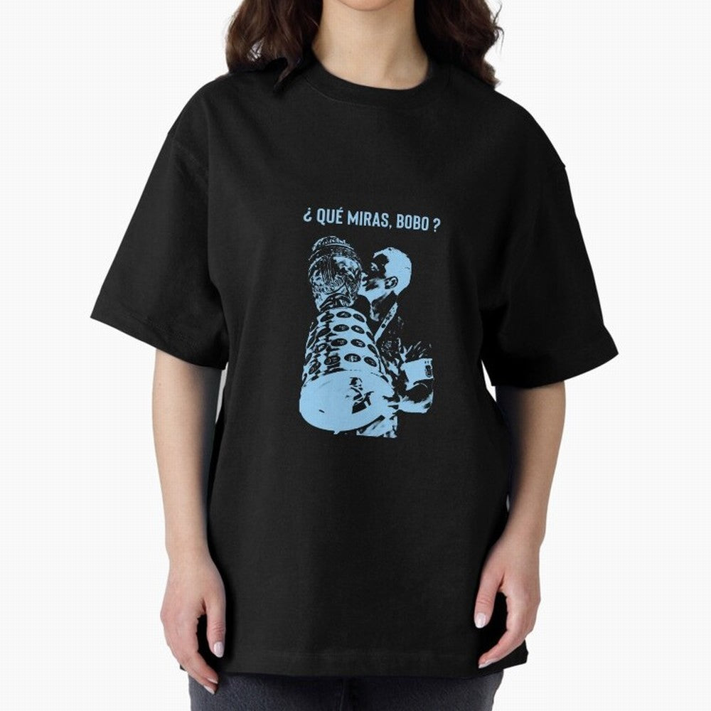 ?Que miras bobo? Oversized T-Shirt Enjoy FIFA World Cup 2026 USA Canada Mexico Spirit, Connected to Portugal, CR7 and Messi, Vintage Soccer Flavor, Modern Football Stars, National Flags and Final Night Emotion; Ideal for Fans Who Follow Messi,